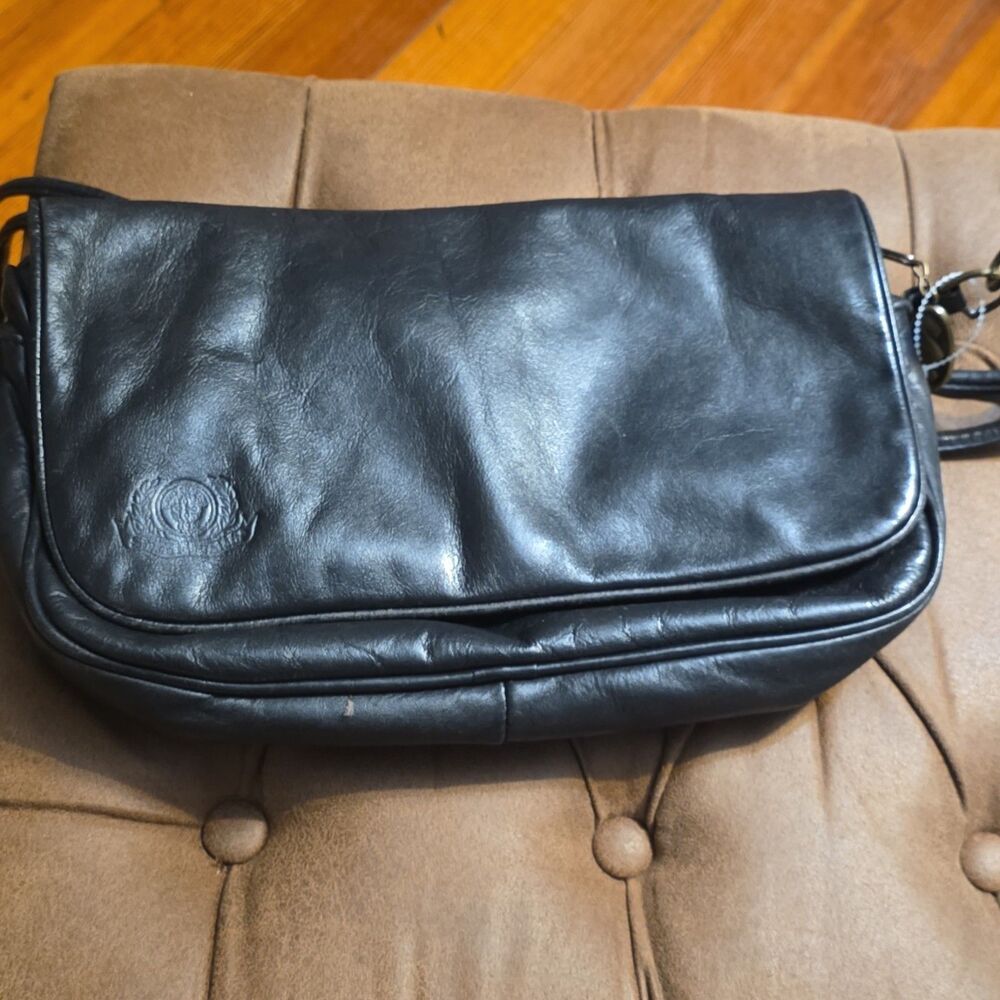 Stone Mountain Black Shoulder Bag Magnetic Flap Zip Pocket Gold Hardware Charm